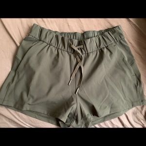 Lululemon Olive Green On the Fly Short 2.5”